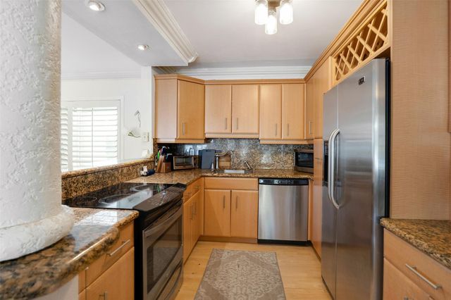 2401 SE 12th Street, Pompano Beach, FL 33062