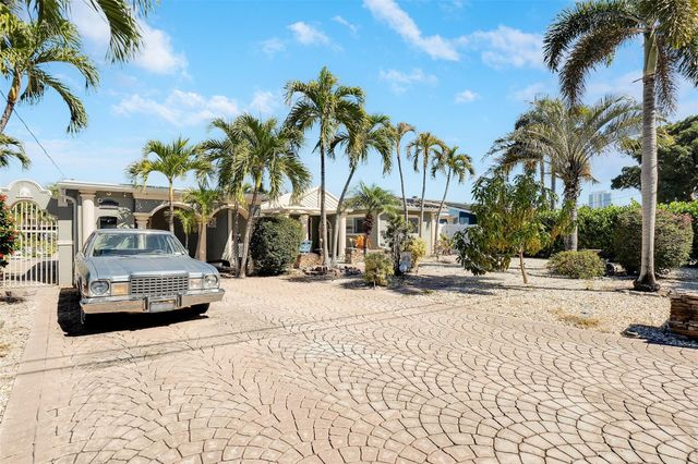 2401 SE 12th Street, Pompano Beach, FL 33062