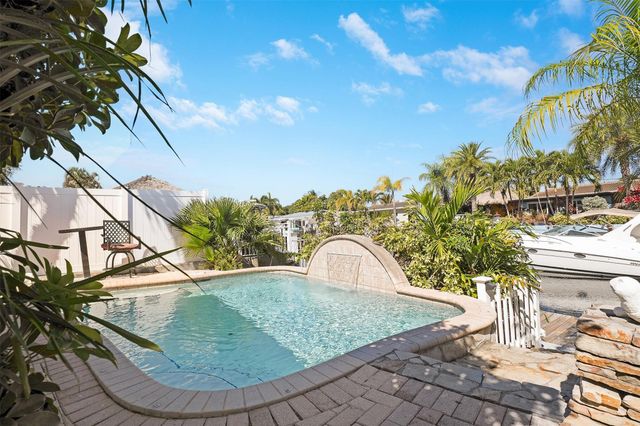 2401 SE 12th Street, Pompano Beach, FL 33062