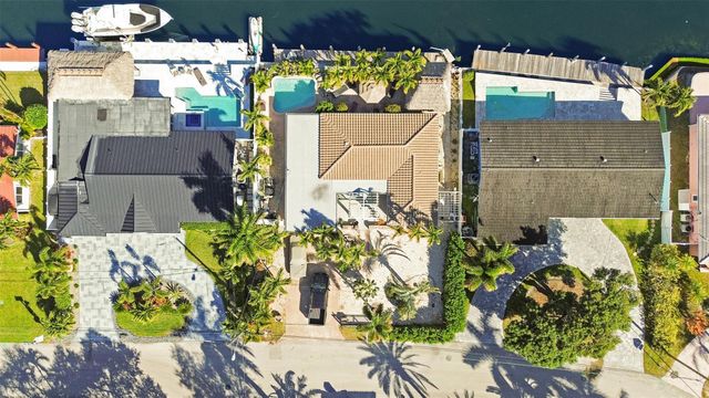 2401 SE 12th Street, Pompano Beach, FL 33062