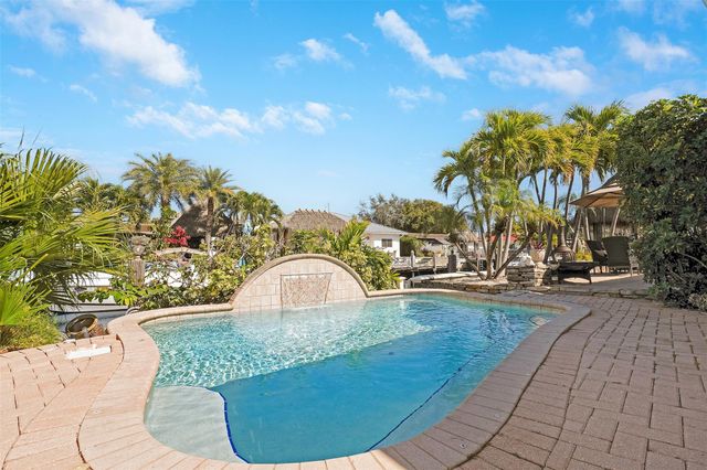 2401 SE 12th Street, Pompano Beach, FL 33062