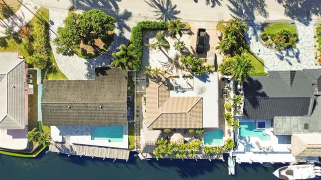 2401 SE 12th Street, Pompano Beach, FL 33062