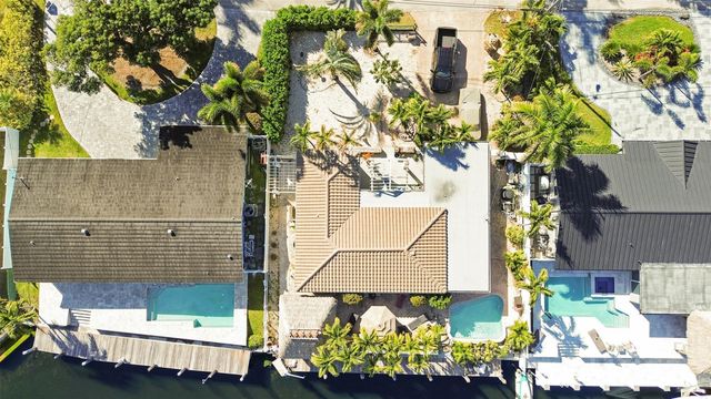 2401 SE 12th Street, Pompano Beach, FL 33062