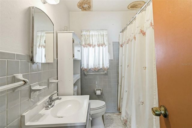 1014 E OKALOOSA AVENUE, Tampa, FL 33604