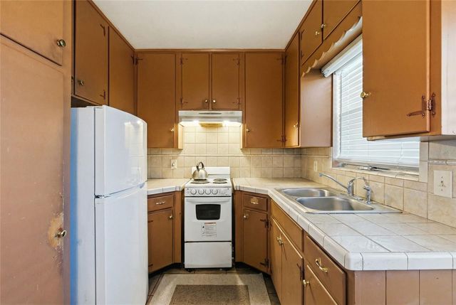 1014 E OKALOOSA AVENUE, Tampa, FL 33604