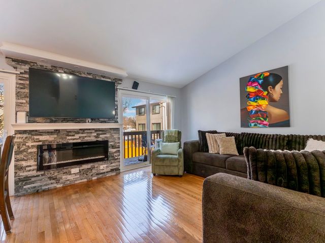 56 Salt Creek Road A, Roselle, IL 60172