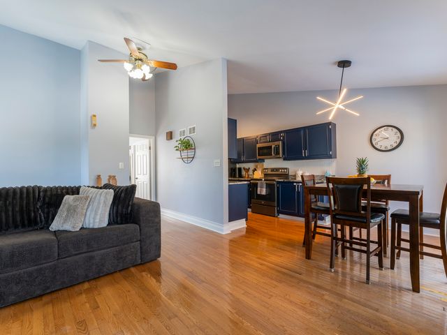 56 Salt Creek Road A, Roselle, IL 60172