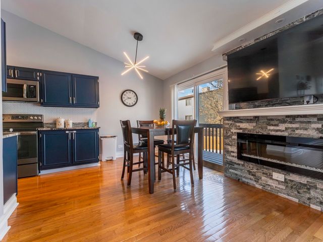 56 Salt Creek Road A, Roselle, IL 60172