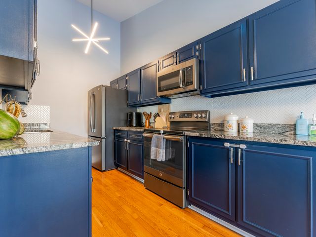 56 Salt Creek Road A, Roselle, IL 60172