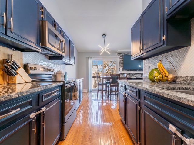 56 Salt Creek Road A, Roselle, IL 60172