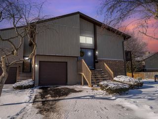 56 Salt Creek Road A, Roselle, IL 60172