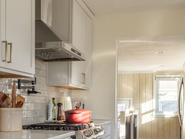 2409 Kenway Drive, Des Moines, IA 50310