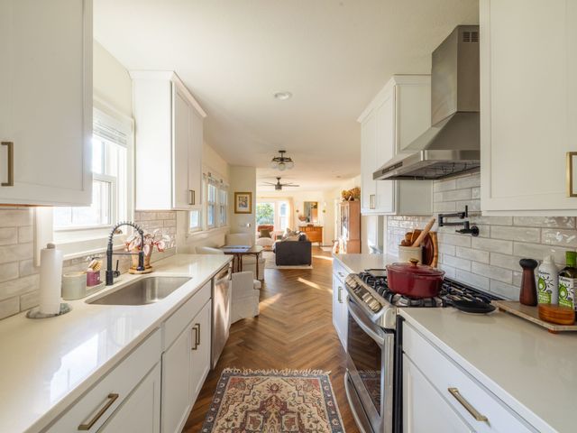 2409 Kenway Drive, Des Moines, IA 50310