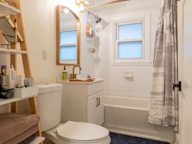 2409 Kenway Drive, Des Moines, IA 50310