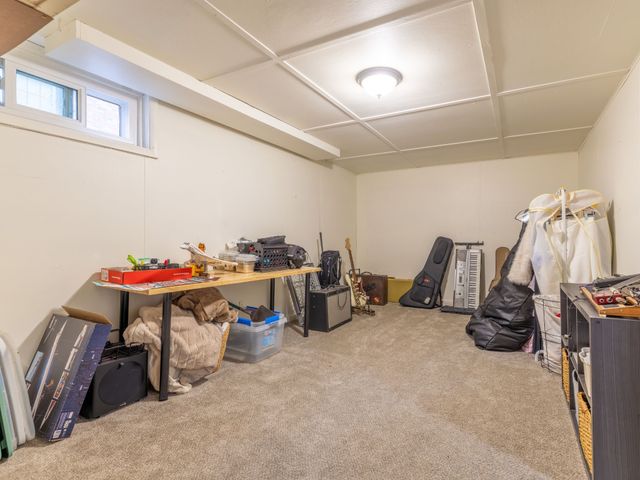 2409 Kenway Drive, Des Moines, IA 50310