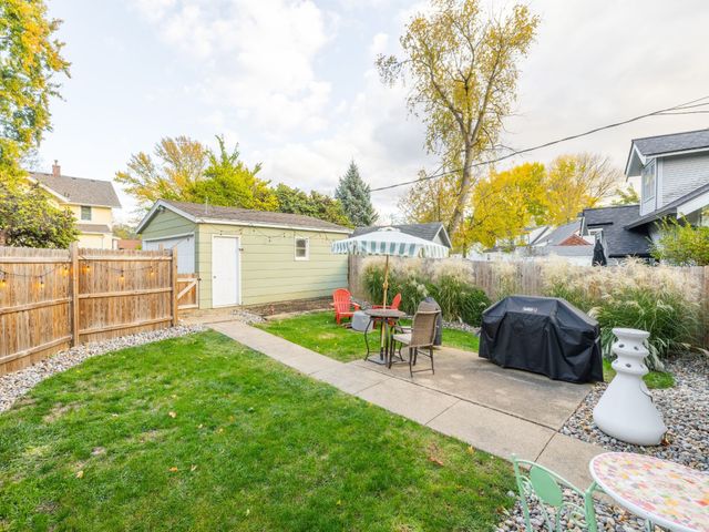 2409 Kenway Drive, Des Moines, IA 50310