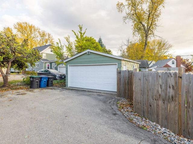 2409 Kenway Drive, Des Moines, IA 50310