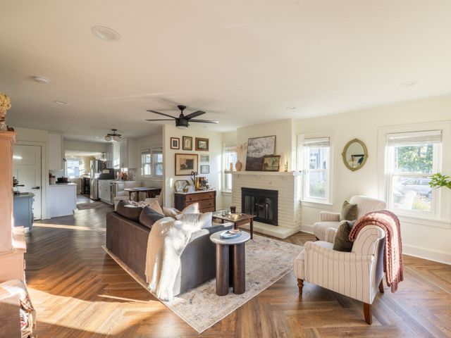 2409 Kenway Drive, Des Moines, IA 50310