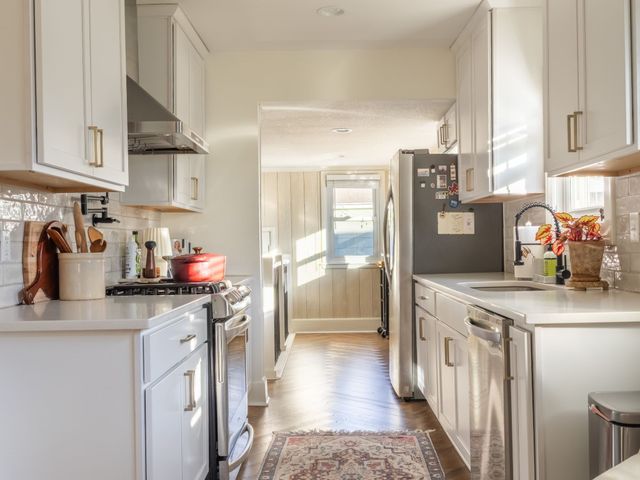 2409 Kenway Drive, Des Moines, IA 50310