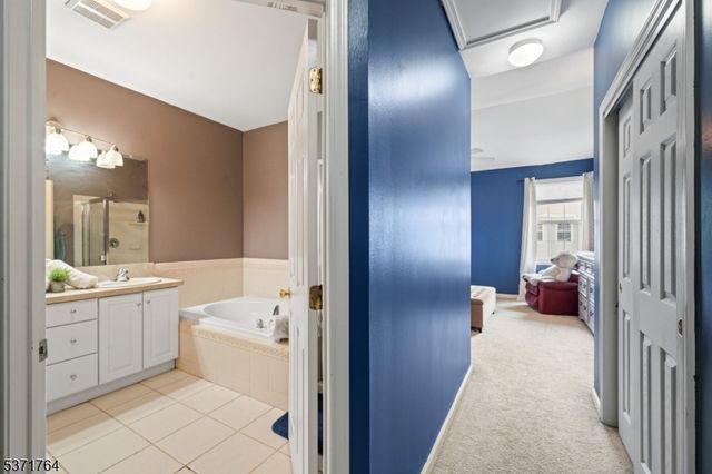 31 Devonshire Dr, Clifton City, NJ 07013