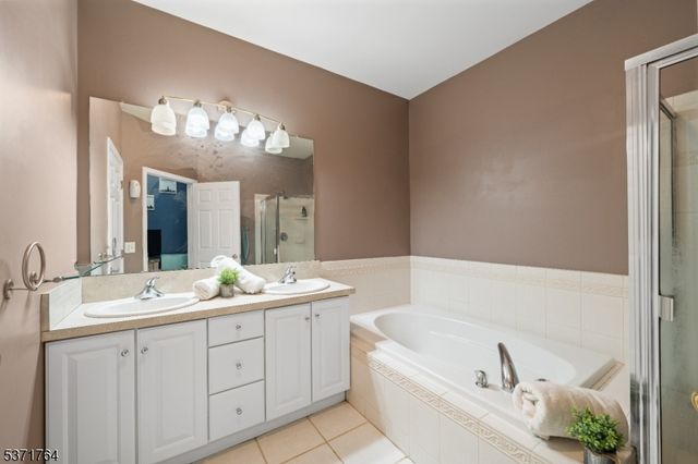 31 Devonshire Dr, Clifton City, NJ 07013