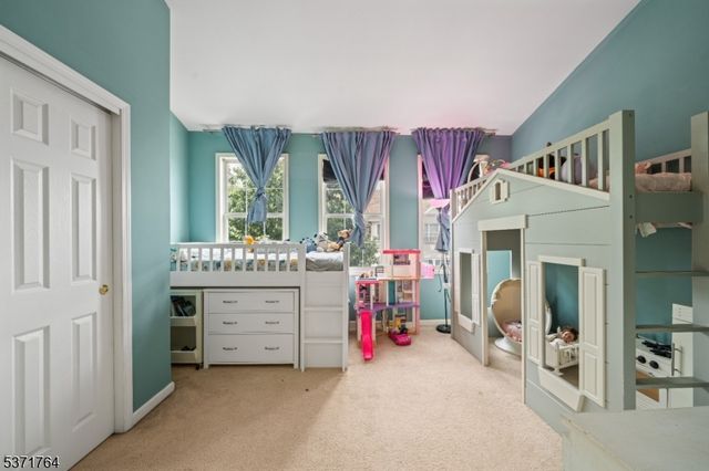 31 Devonshire Dr, Clifton City, NJ 07013