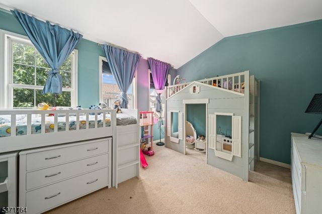31 Devonshire Dr, Clifton City, NJ 07013