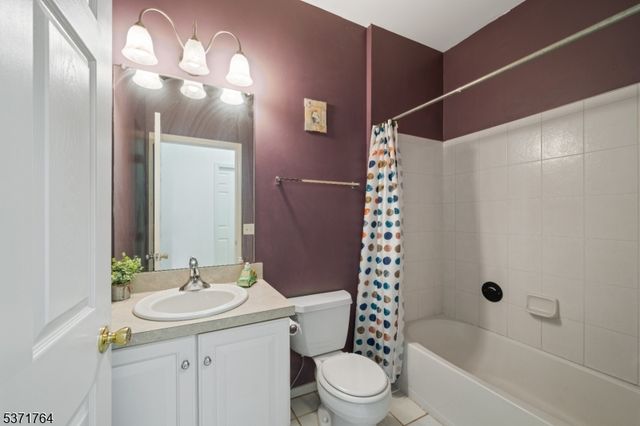 31 Devonshire Dr, Clifton City, NJ 07013