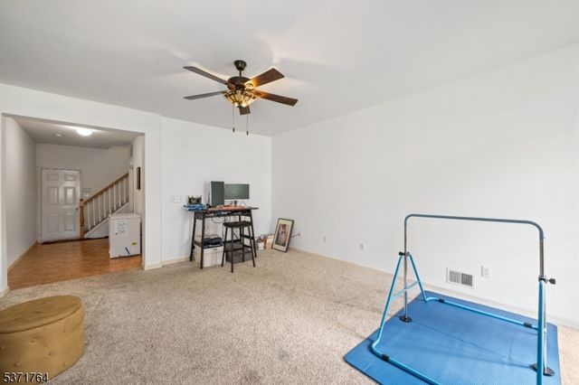 31 Devonshire Dr, Clifton City, NJ 07013