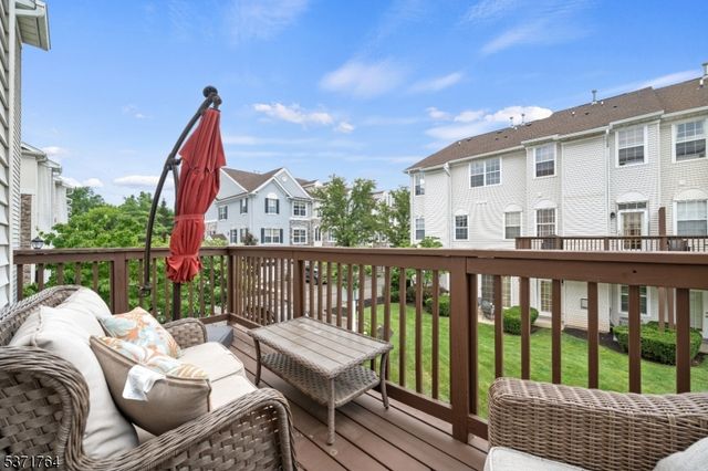 31 Devonshire Dr, Clifton City, NJ 07013