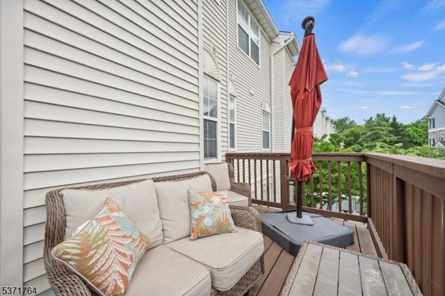 31 Devonshire Dr, Clifton City, NJ 07013