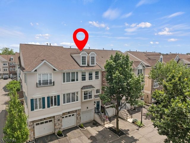 31 Devonshire Dr, Clifton City, NJ 07013