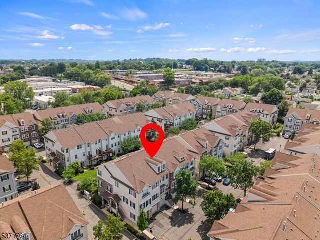 31 Devonshire Dr, Clifton City, NJ 07013
