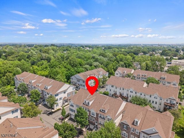 31 Devonshire Dr, Clifton City, NJ 07013