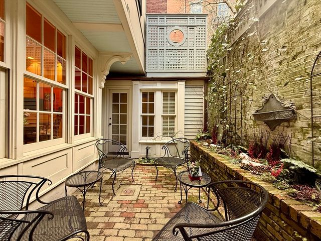 9 West Cedar St, Boston, MA 02108