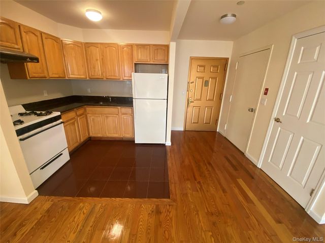 140-26 Cherry Avenue 5D, Flushing, NY 11355