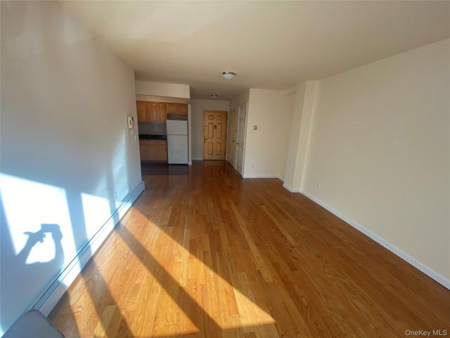 140-26 Cherry Avenue 5D, Flushing, NY 11355