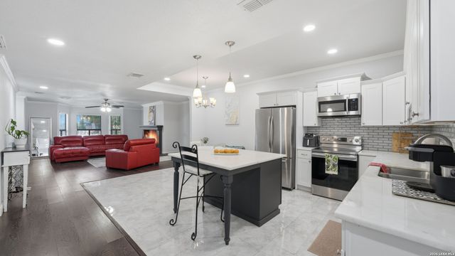 734 Summerwood Drive, New Braunfels, TX 78130