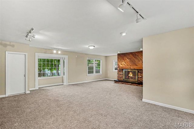 1160 S Lafayette Street, Florissant, MO 63031