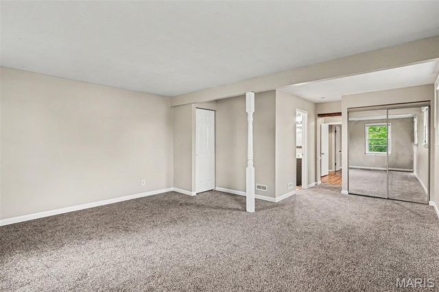 1160 S Lafayette Street, Florissant, MO 63031
