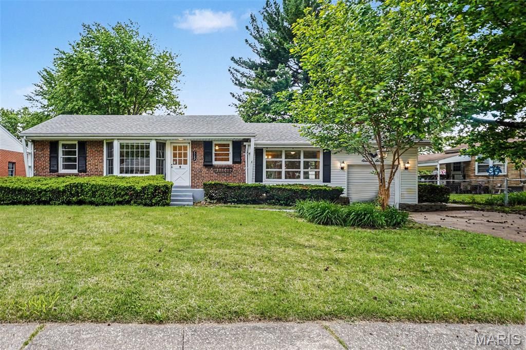 1160 S Lafayette Street, Florissant, MO 63031
