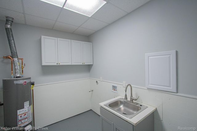 8493 Jewett Avenue, Warren, MI 48089