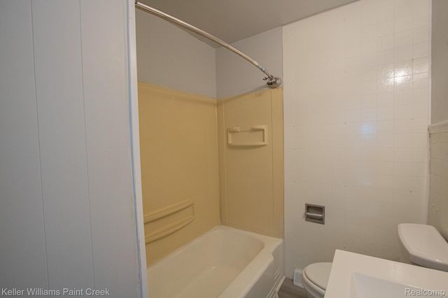 8493 Jewett Avenue, Warren, MI 48089