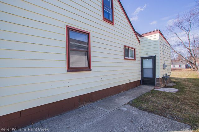 8493 Jewett Avenue, Warren, MI 48089