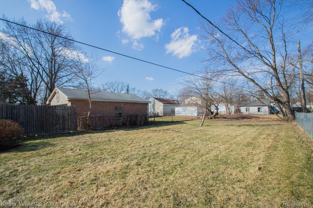 8493 Jewett Avenue, Warren, MI 48089