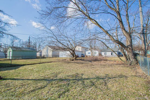 8493 Jewett Avenue, Warren, MI 48089