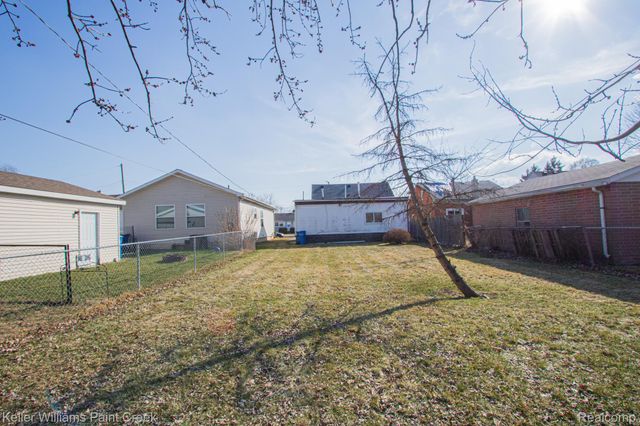 8493 Jewett Avenue, Warren, MI 48089