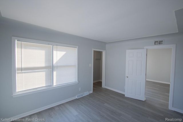 8493 Jewett Avenue, Warren, MI 48089