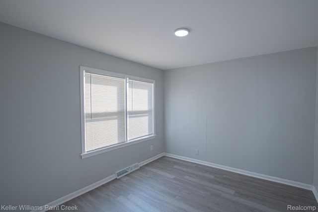 8493 Jewett Avenue, Warren, MI 48089