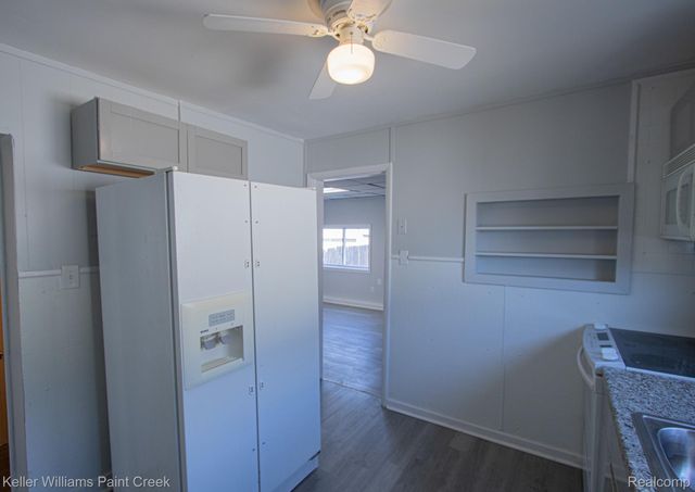 8493 Jewett Avenue, Warren, MI 48089